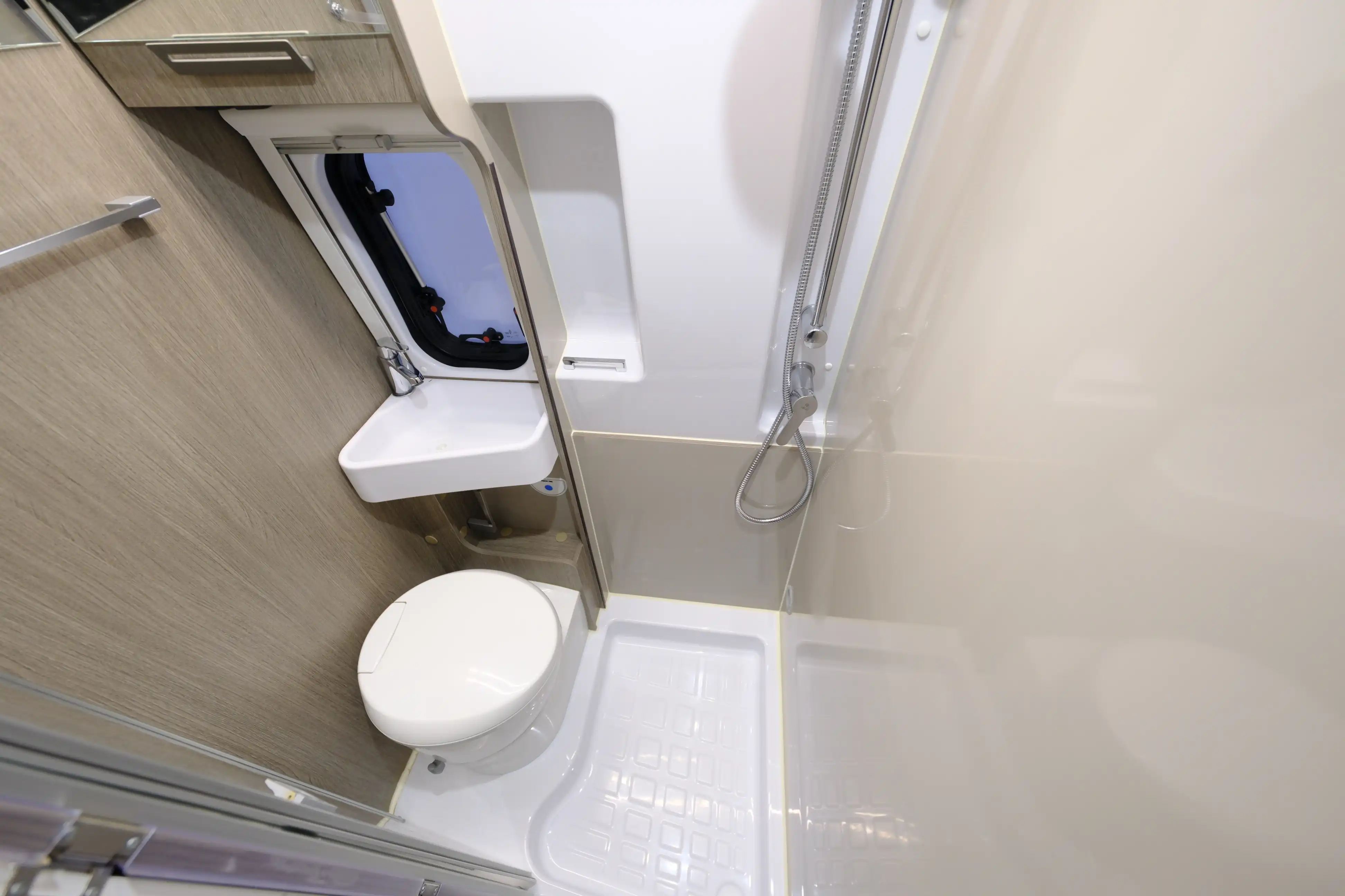 CHALLENGER V 217 VIP Road-Edition - Ansicht 15